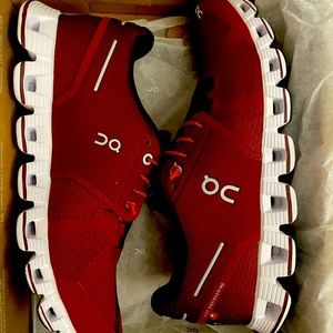 On Running Cloud Sneakers, Size 8 (New)